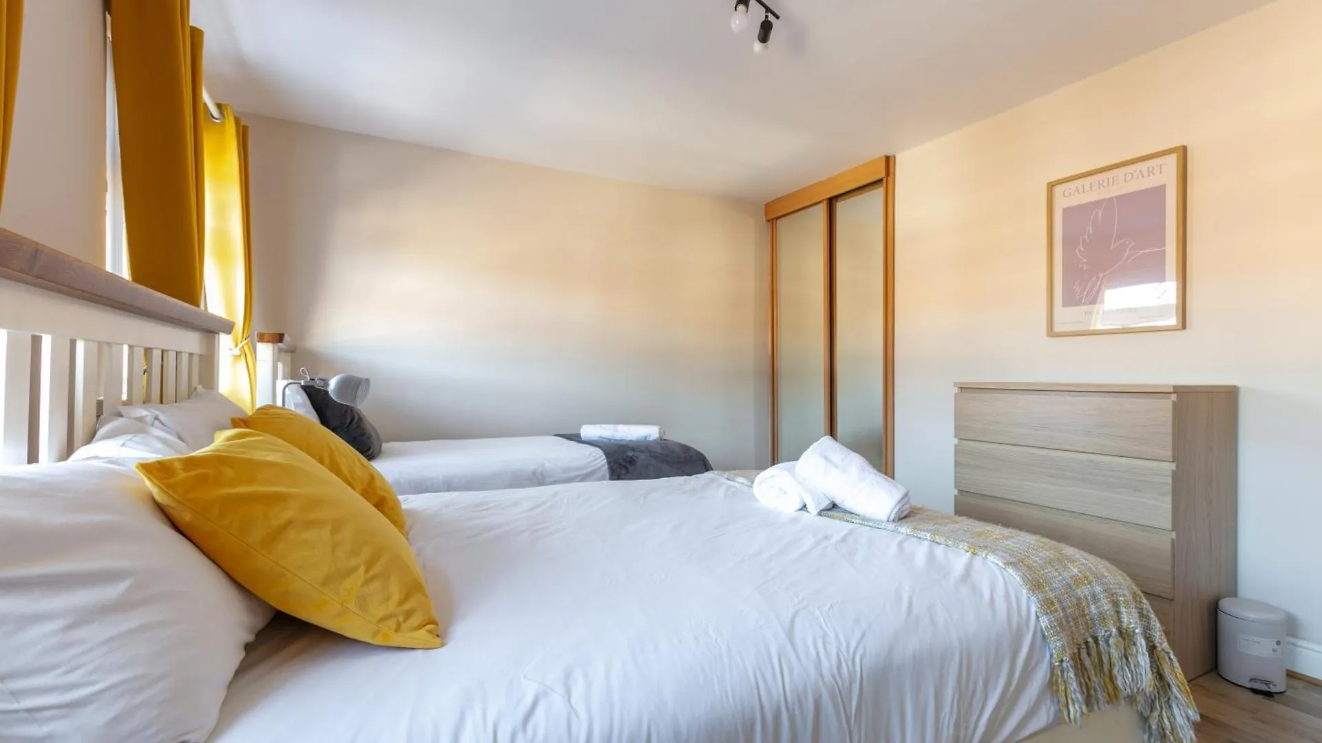 Welcome To Belfast: Your Gateway To Unforgettable Memories! Spacious 3 Bedroom, Family Home. 0*, Belfast United Kingdom