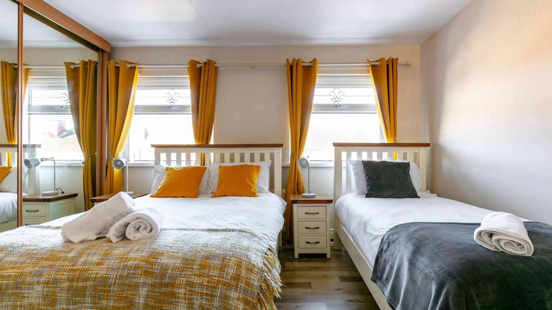 Welcome To Belfast: Your Gateway To Unforgettable Memories! Spacious 3 Bedroom, Family Home. Holiday home Belfast