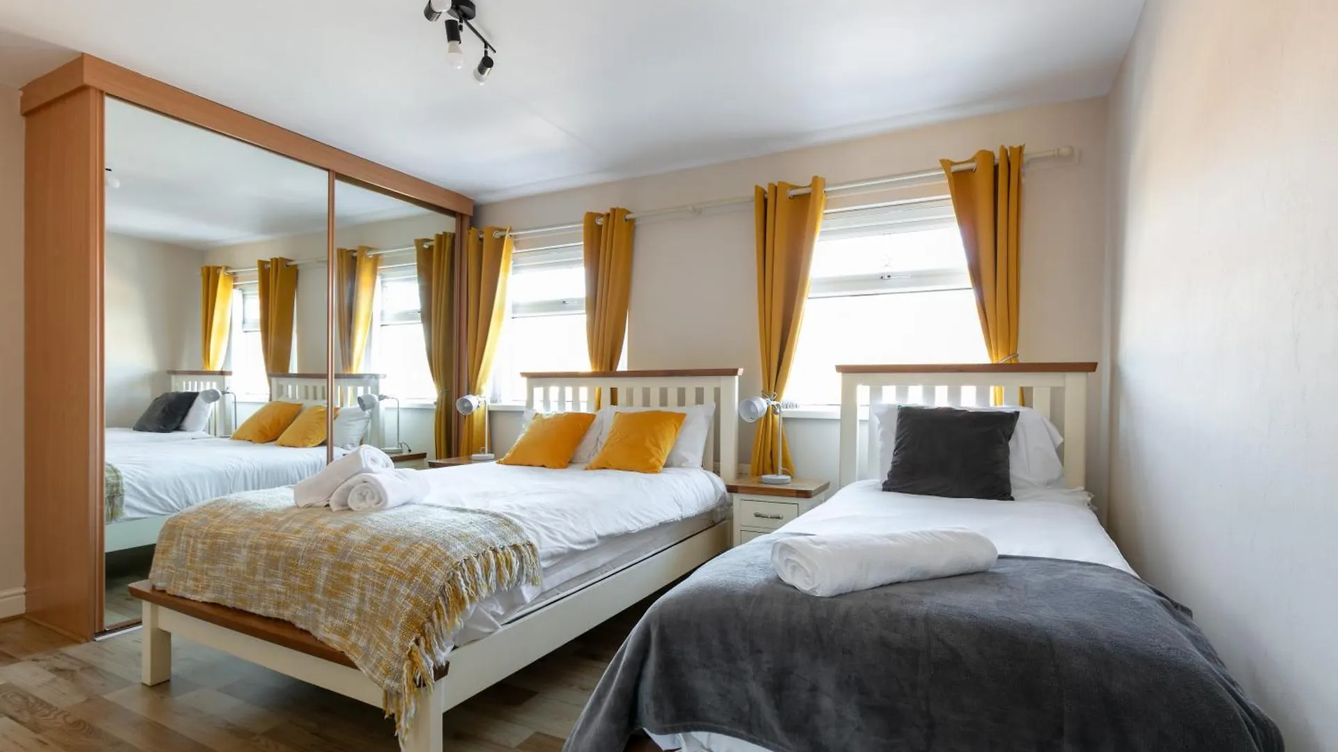 Holiday home Welcome To Belfast: Your Gateway To Unforgettable Memories! Spacious 3 Bedroom, Family Home.