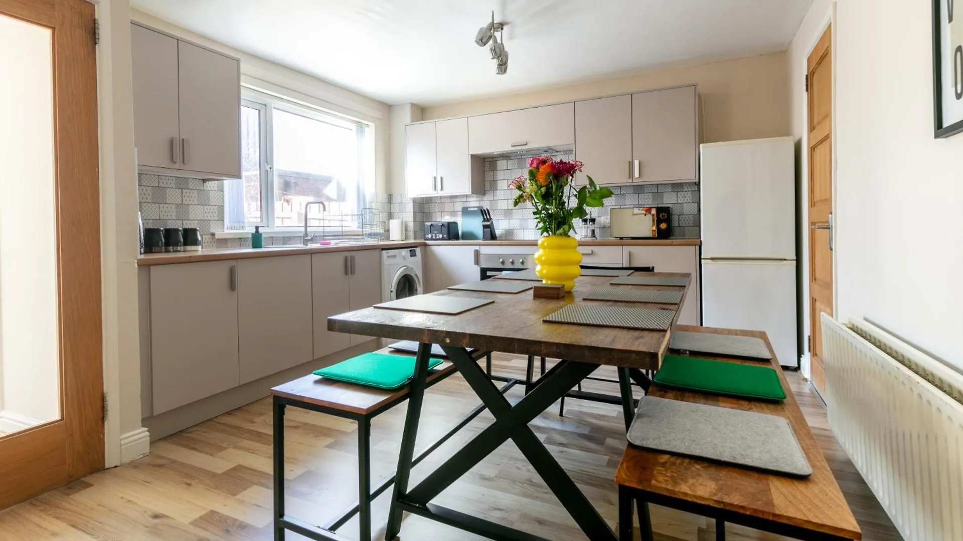 Welcome To Belfast: Your Gateway To Unforgettable Memories! Spacious 3 Bedroom, Family Home. United Kingdom