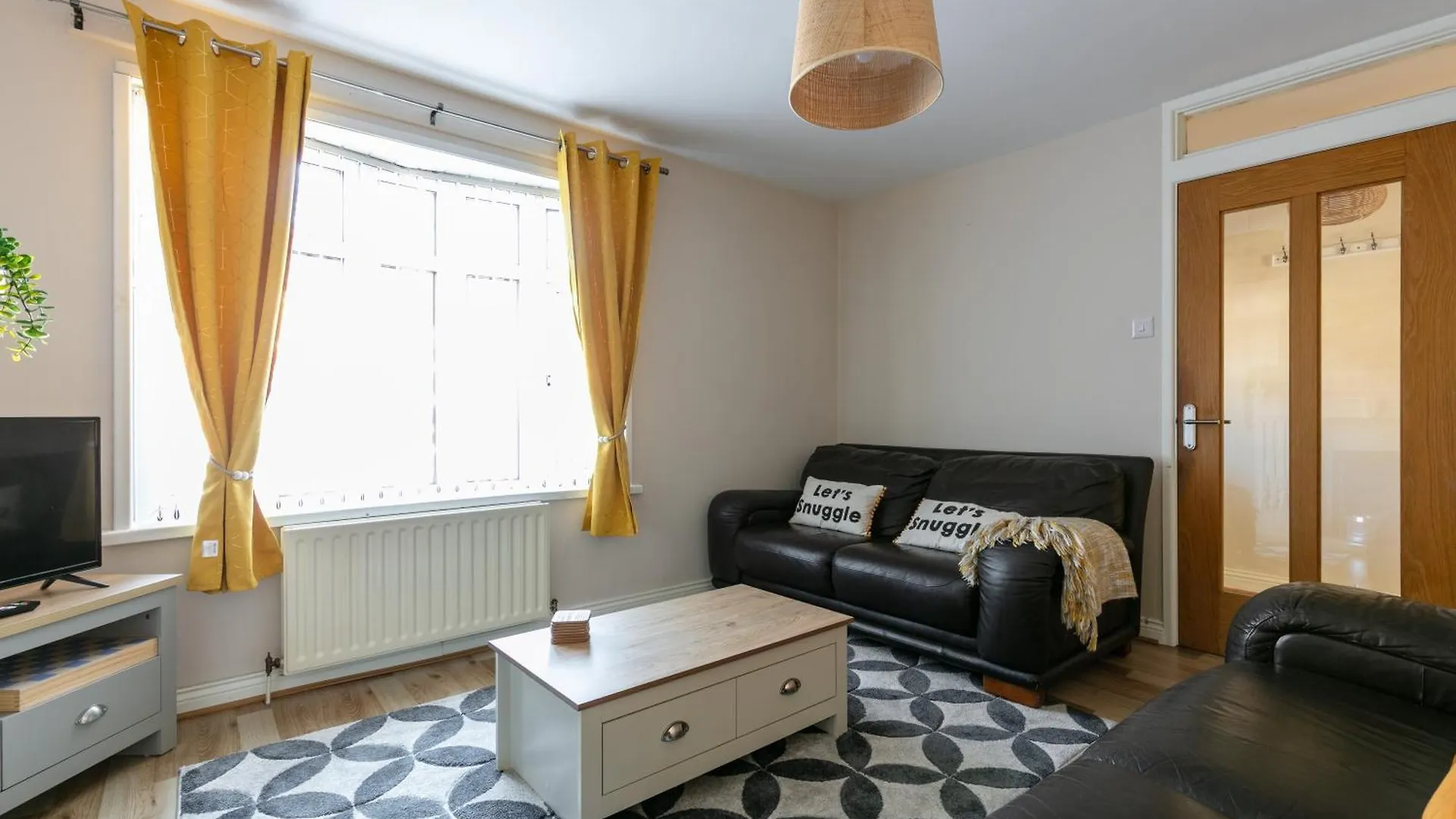 Welcome To Belfast: Your Gateway To Unforgettable Memories! Spacious 3 Bedroom, Family Home. Holiday home Belfast